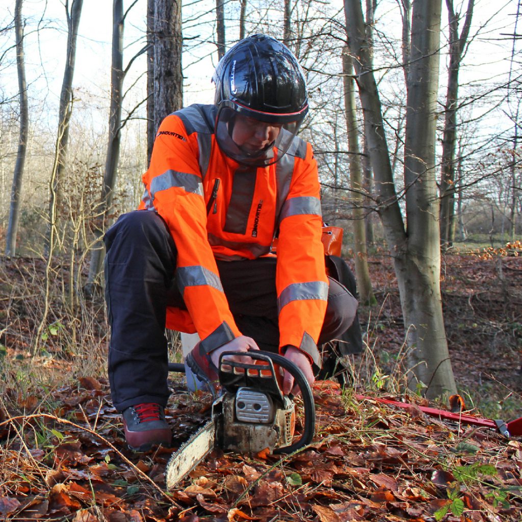 Choosing The Right Chainsaw Trousers